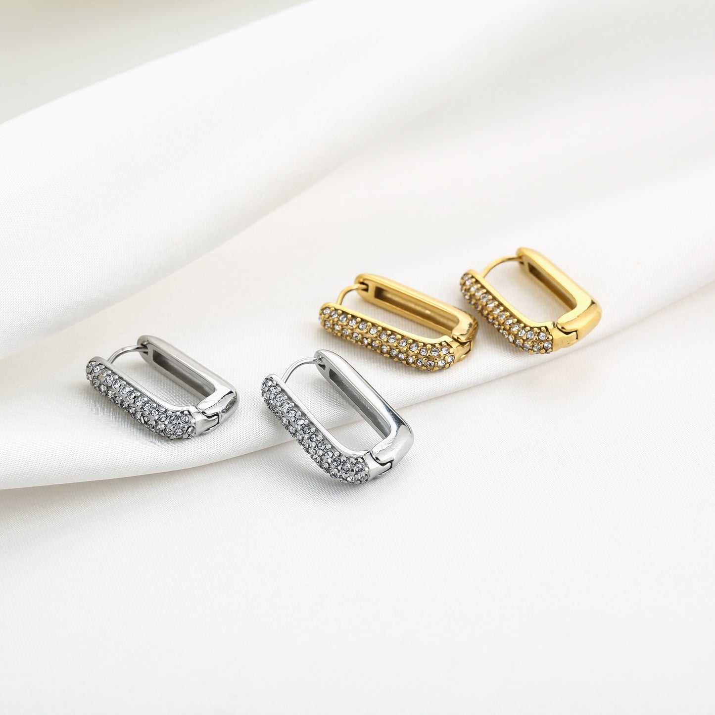 CHARLOTTE OORBELLEN GOUD