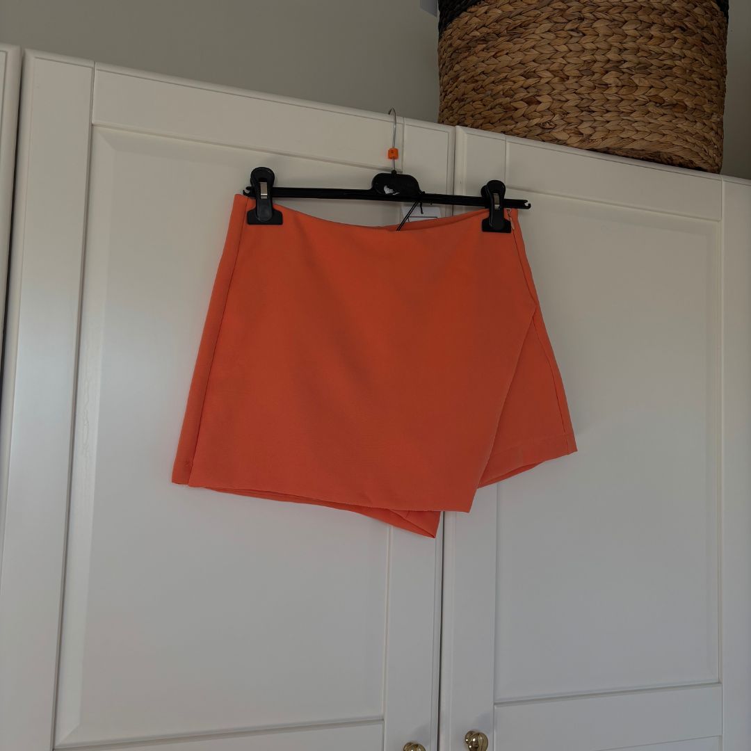 OLIVIA SKORT KORAAL